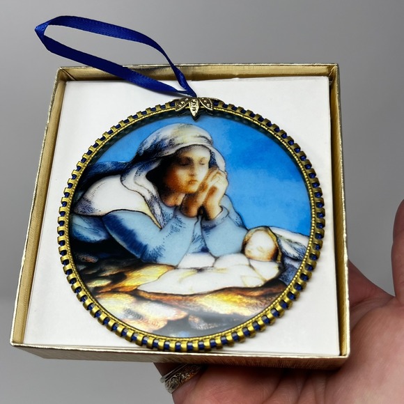 Silent Night Other - Silent Night Mary Baby Jesus Christmas Ornament Gold Filigree No. 604 Canada